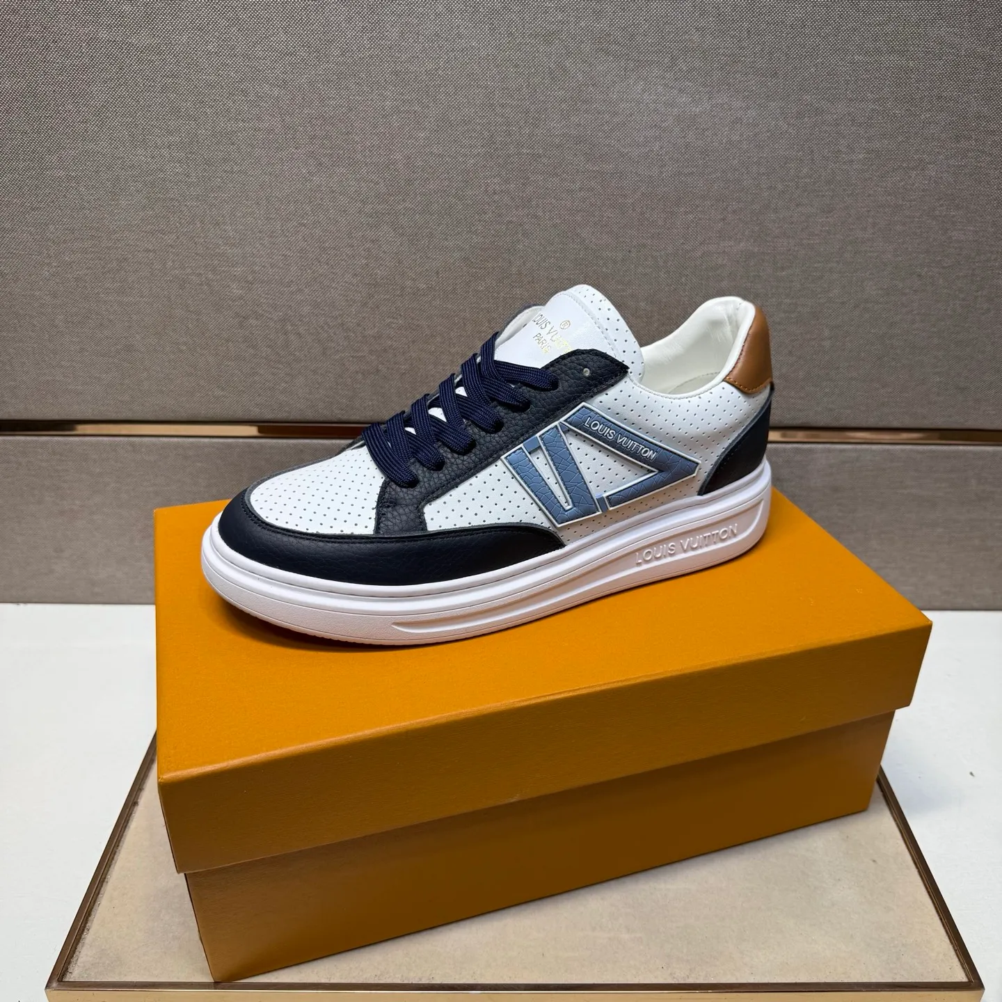 ⬛️Men's shoes 💰p420 [LV～] Men's casual shoes 2025z cabinet sales simultaneously 🔶Size: 38-44 #️⃣ 🔷6 colors🔜The upper is made of multi-material splicing ➕Genuine leather lining, comfortable and breathable, sole: original comfortable and wear-resistant outsole, ⚠️Real thing📱Photographed🎬The real thing is better📢📢📢